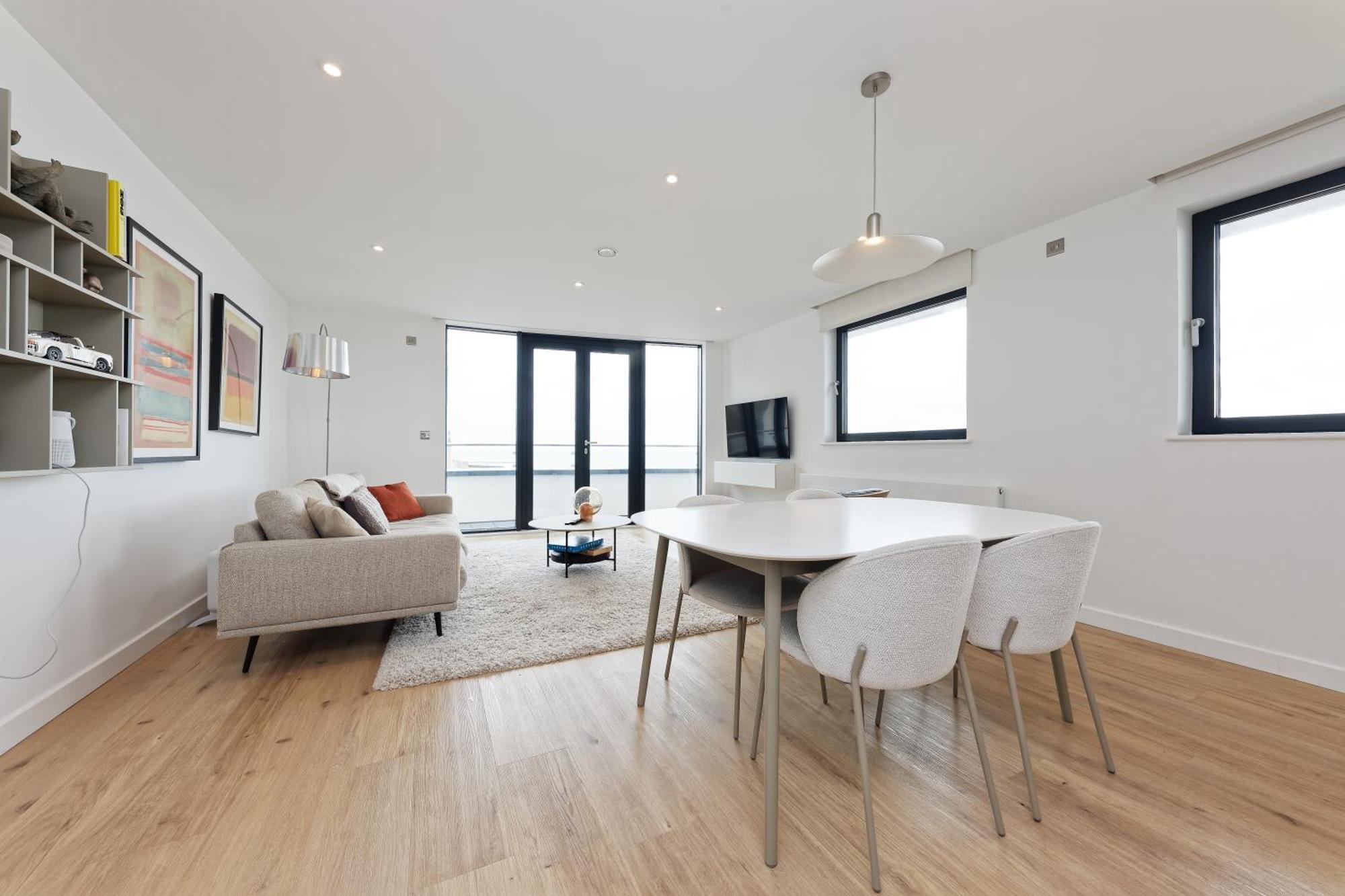 Gorgeous 2 Bed With Stunning Sea Views With Free Parking And Fast Internet Apartment *